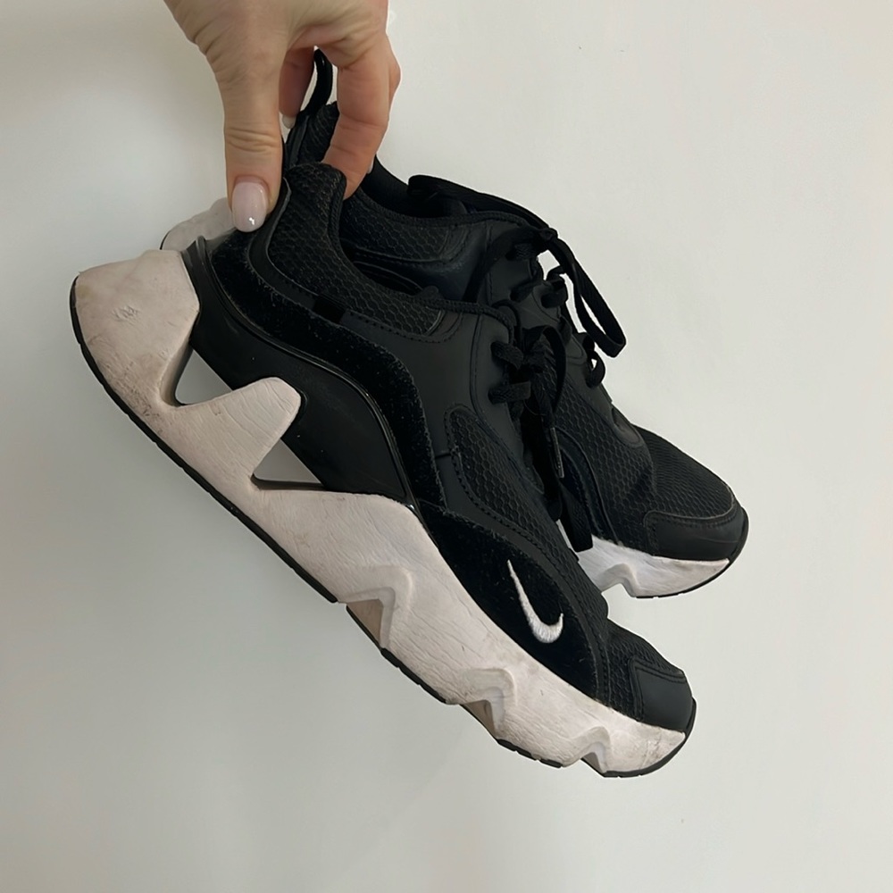NIKE Ryz 365 2 - Women’s US 9.5